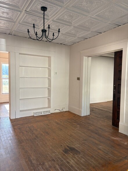 Building Photo - 1221 W Main St