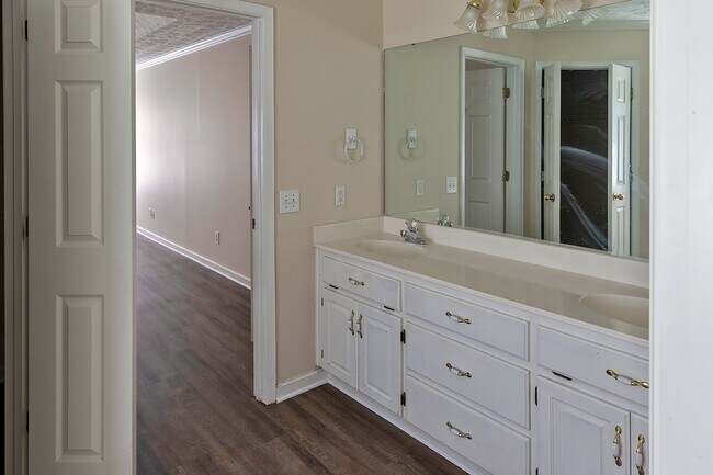 Building Photo - Home in Prattville