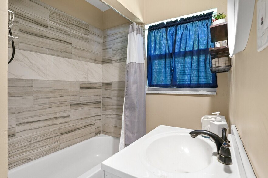 Building Photo - 3410 N 11th St