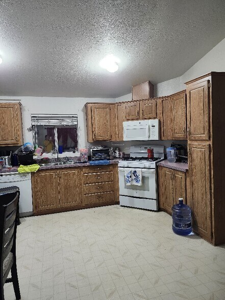 Building Photo - 1200 Church St