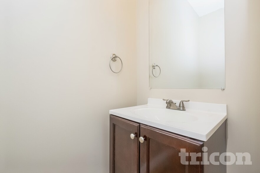 Building Photo - 1013 Chatsworth Ln