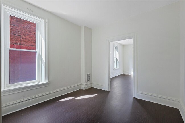 Building Photo - 437 S 14th St