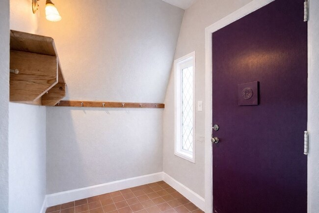 Building Photo - 309 W McLoughlin Blvd