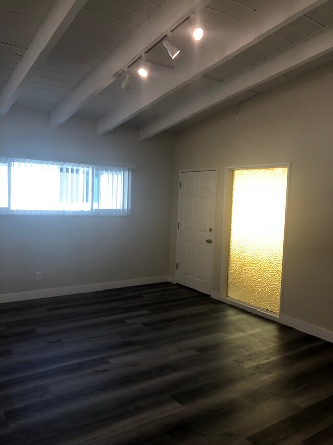 Building Photo - 801 N Eucalyptus Ave