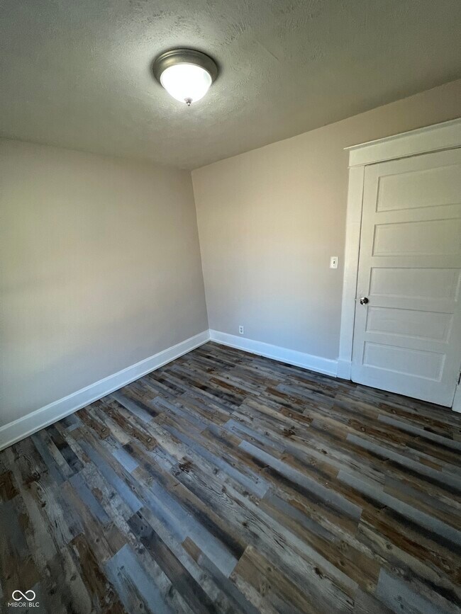 Building Photo - 3249 N Kenwood Ave