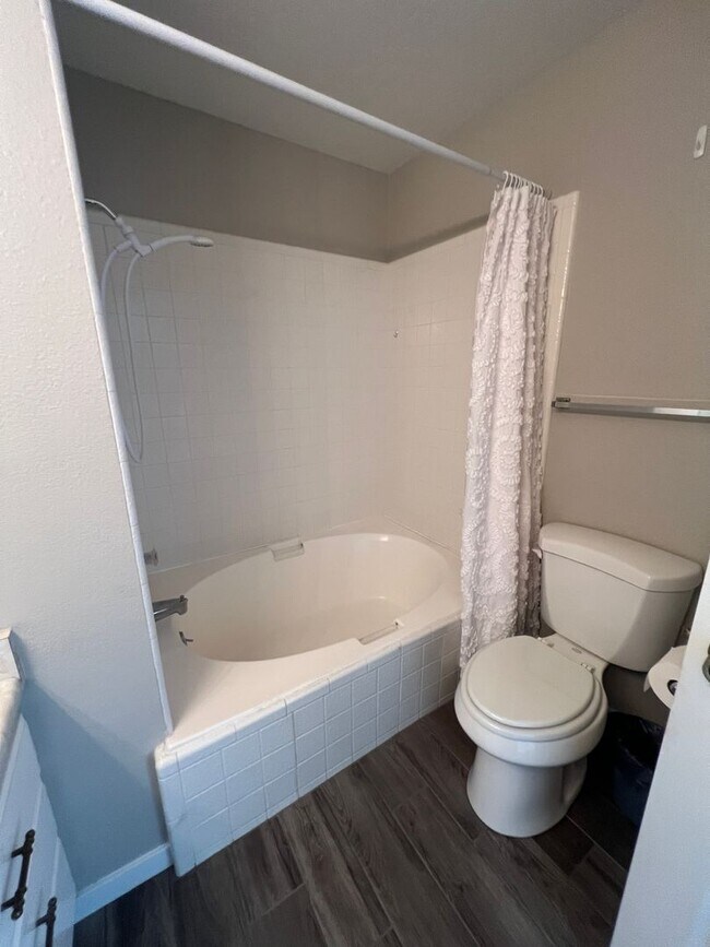Building Photo - 675 Ridge Rim Way