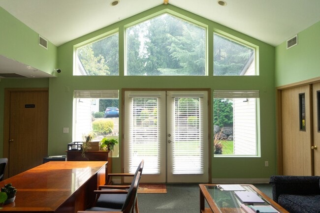 Building Photo - Spacious Newly Renovated Two Bedroom One Bath! $1000 Off Your First Full Month!