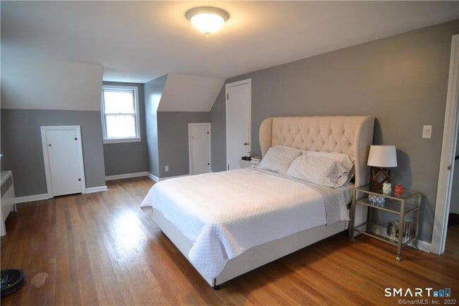 Building Photo - 71 Silvermine Ave