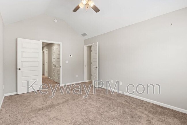 Building Photo - 1058 Linsmore Ave