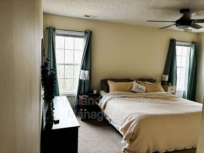 Building Photo - 7704 Redwood Ave