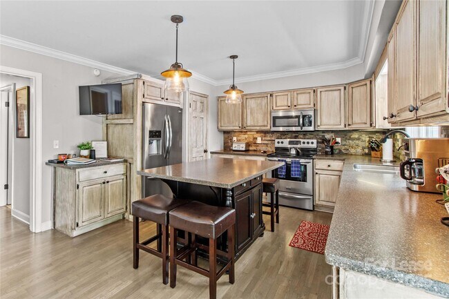 Building Photo - 9598 Riviera Dr