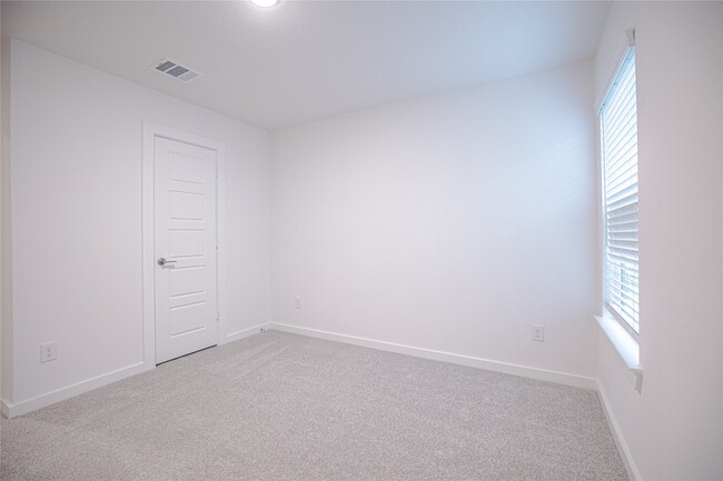 Building Photo - 5810 Sunkissed Dr