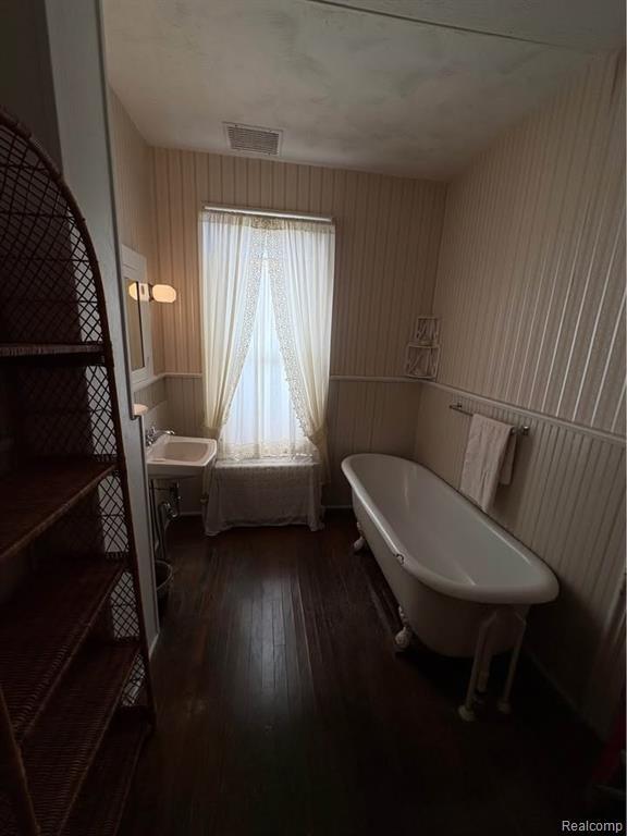 Building Photo - 426 E 4th St