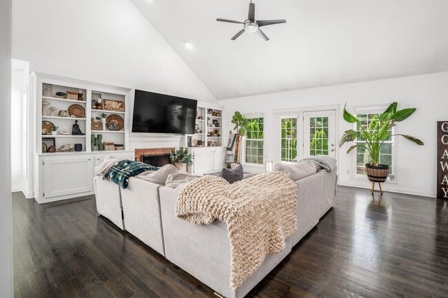 Building Photo - 7179 Fernridge Dr