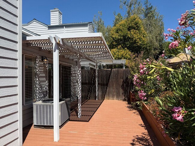 Building Photo - 3813 Pasadena Ave