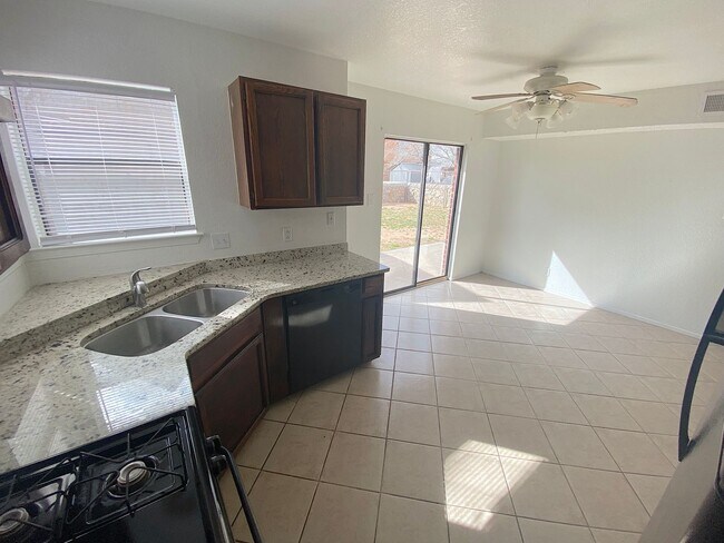 Building Photo - Northeast El Paso 3 Bed Refrig A/C