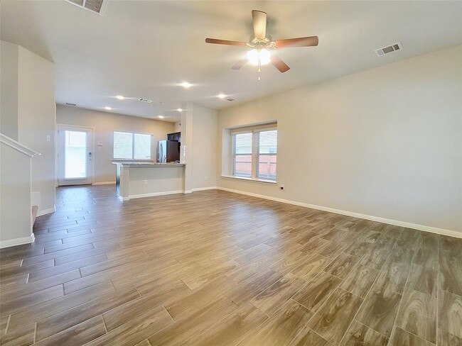 Building Photo - 429 Star Thistle St