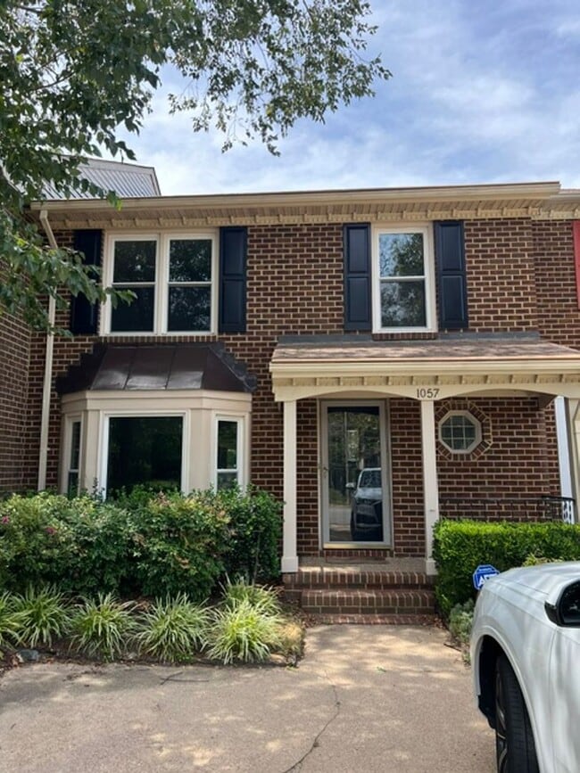 Building Photo - 1057 Tottenham Ln
