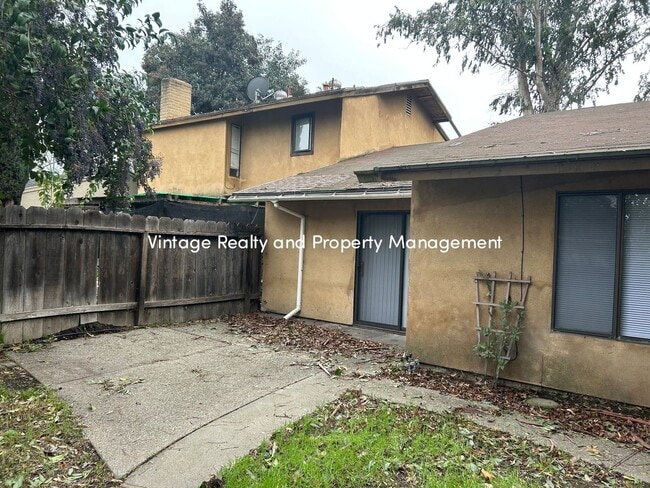 Building Photo - Back On The Rental Market Nice Cozy 3 Bedroom Half Plex Home!!!