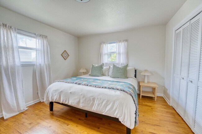 Building Photo - 312 Crestview Dr