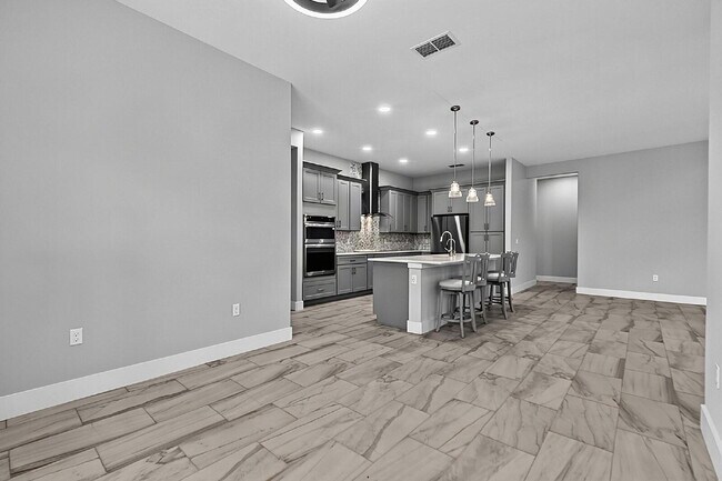 Building Photo - INDIAN TRAILS
