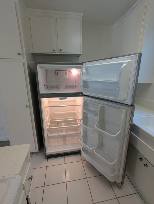 Building Photo - 1009 E Grand Ave