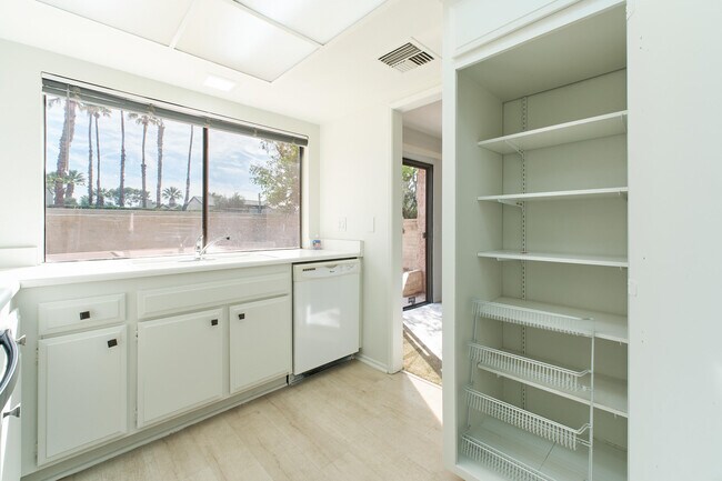 Building Photo - 2420 Los Coyotes Dr