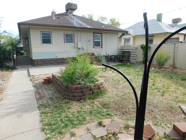 Building Photo - 930 Ouray Ave