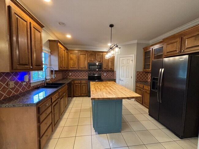 Building Photo - 522 Saint Helene Ct