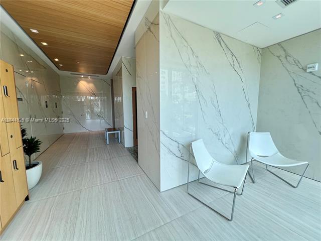 Building Photo - 460 NE 28th St