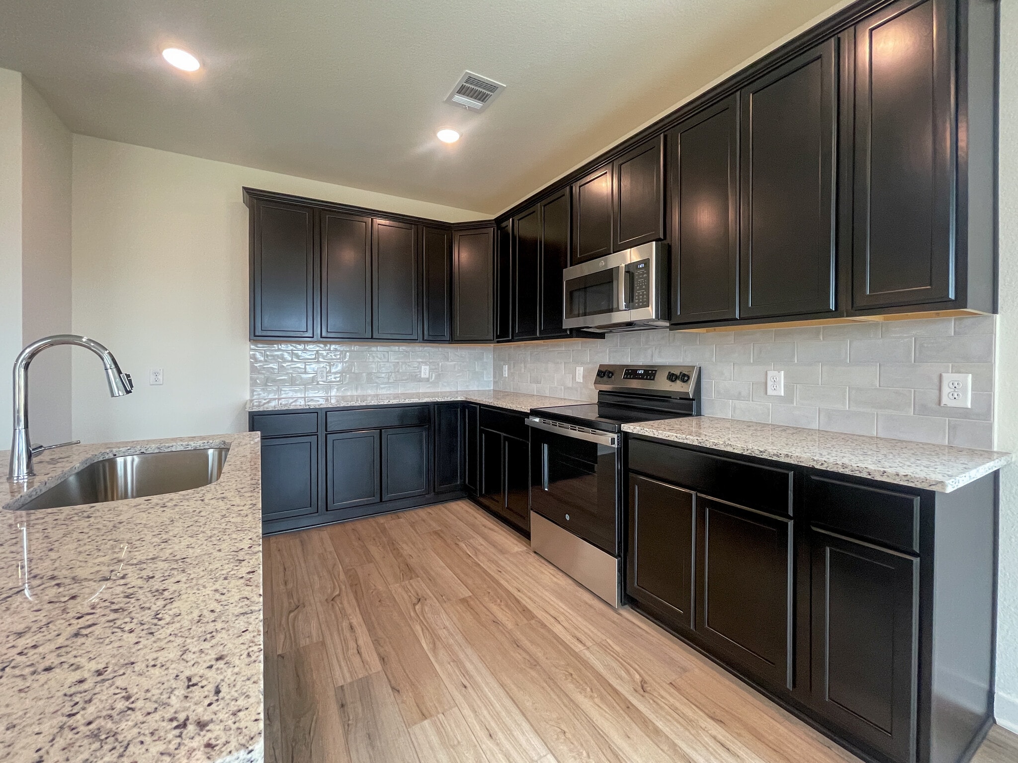 Building Photo - 6912 Llano Dr