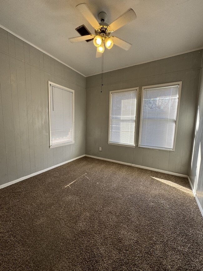 Building Photo - 1608 Elgin Ave