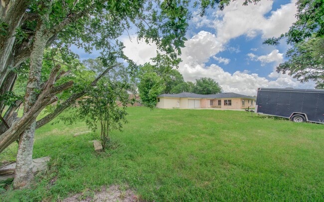 Building Photo - 709 S McCarty Ave