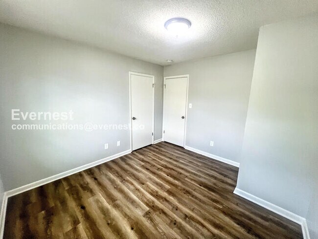 Building Photo - 3 Bed, 2 Bath Home with Carport / Pet-Friendly / Coming Soon!