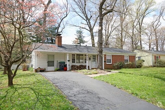 Building Photo - Pet Friendly, One Level Living in Johnson ...