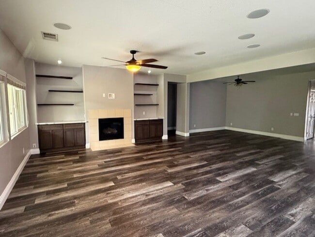 Building Photo - Home with Solar in Gated Sonora Wells