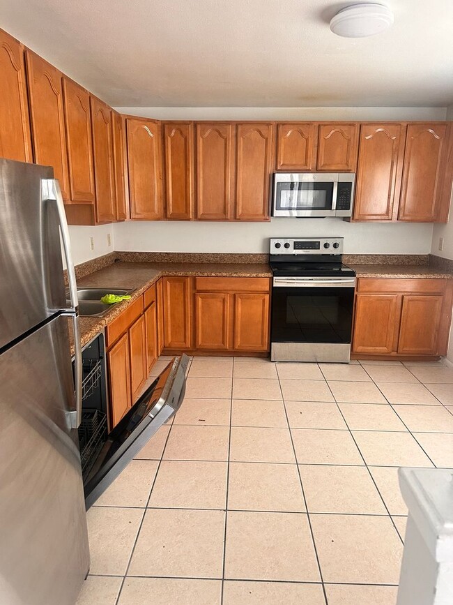 Building Photo - 2/2 Duplex next door to Baldwin Park