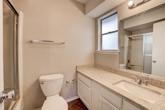 Building Photo - PETS NOT ALLOWED - Newly renovated duplex unit in the heart of midtown Tulsa