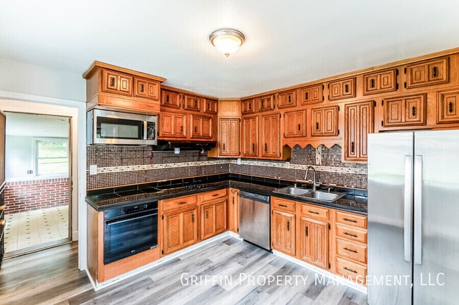 Building Photo - 3505 Everest Dr