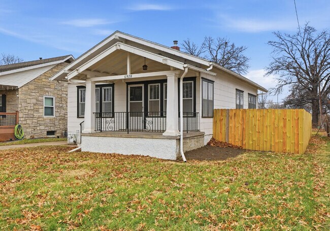 Building Photo - 6928 Ballard Ave