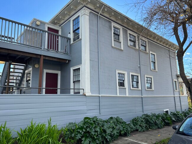 Primary Photo - 2401 McKinley Ave