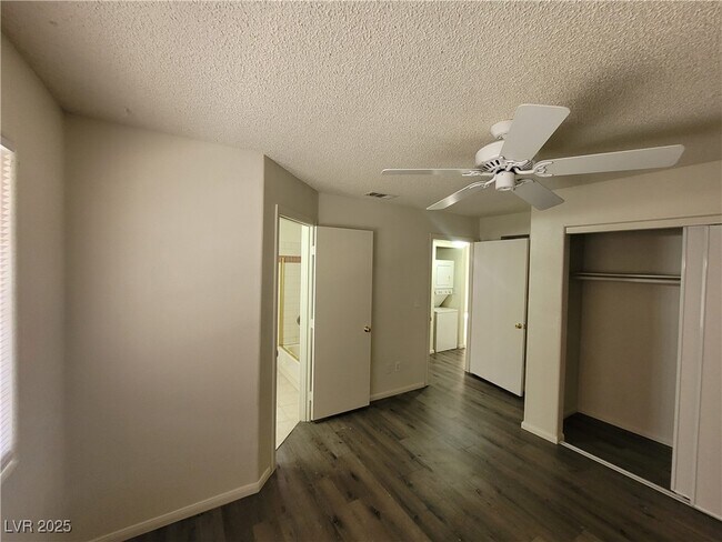 Building Photo - 1608 N Torrey Pines Dr