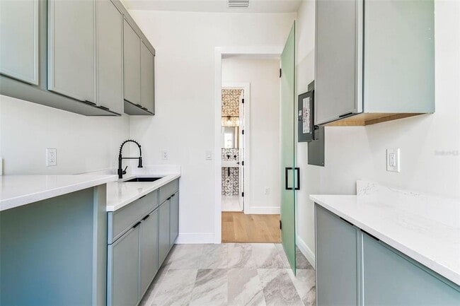 Building Photo - 3 Treasure Ln