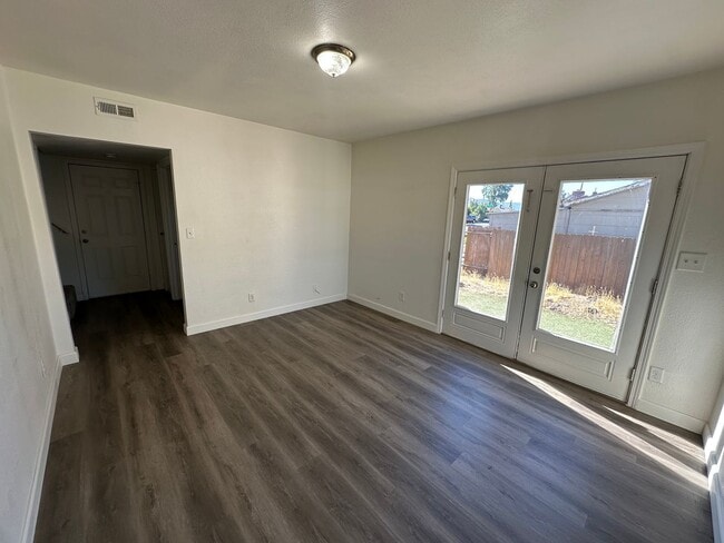 Building Photo - $1,000 Off First Months Rent!! Sparks 2 be...