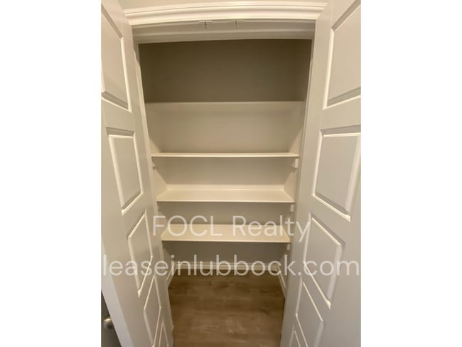 Building Photo - 3 bed 2 bath Open Concept