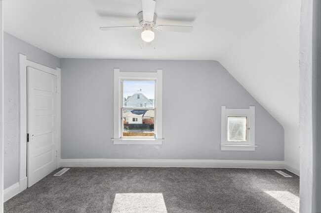 Building Photo - 1418 Mott Ave