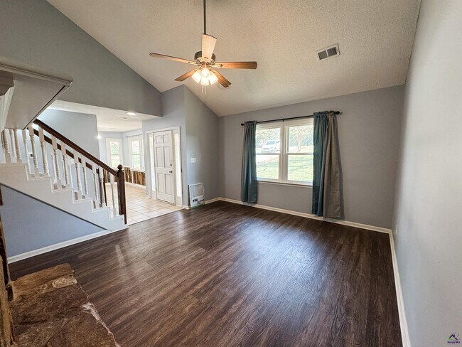 Building Photo - 2108 Marshallville Rd