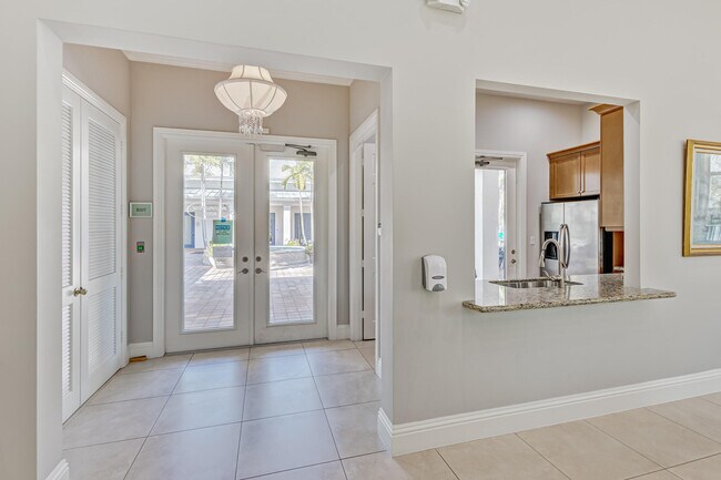 Building Photo - 5208 Cambridge Ct
