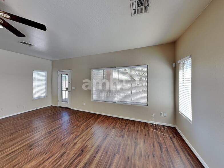 Building Photo - 8852 W Hess St