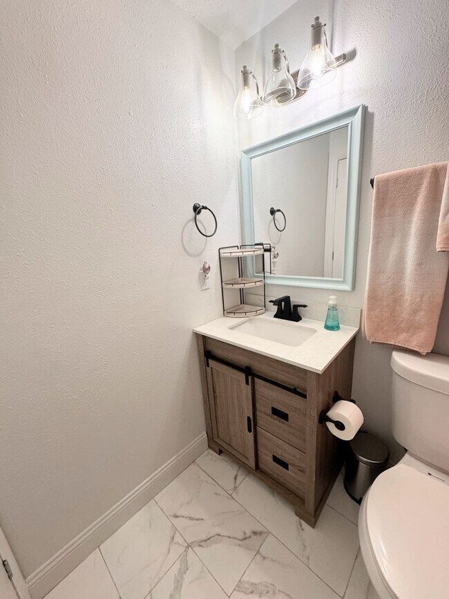 Building Photo - Welcome to Your Dream Home in the Heart of Largo!